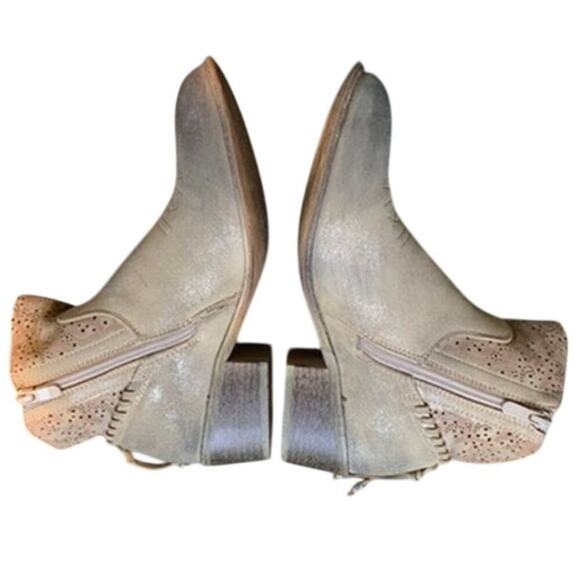 Boutique Corkys Laser Cutout Ankle Bootie 7 Tan Metallic Shimmer Faux Leather - Picture 3 of 6